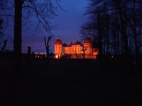 losgedackelt Schloss Moritzburg zur blauen Stunde